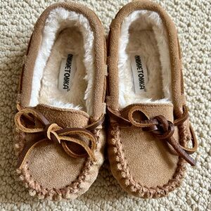 Toddler Minnetonka Brown Suede Moccasins, Like New, Toddler size 8